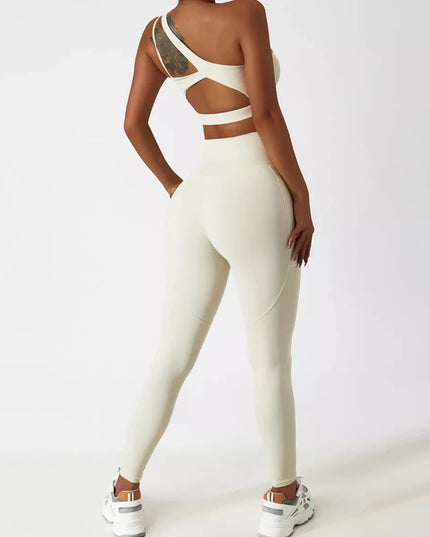 Sportowy komplet damski z asymetrycznym biustonoszem