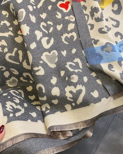 Szalik damski z kolorowym motywem