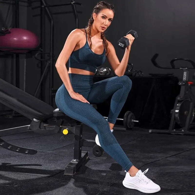 Sportowy komplet damski - legginsy push up i biustonosz ze skrzyżowanymi ramiączkami
