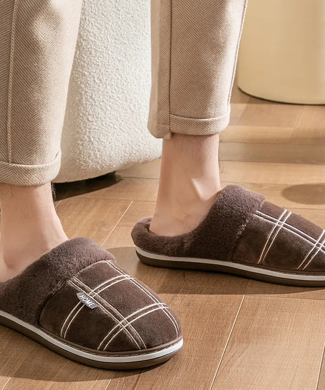 Klapki z motywem kraty i ociepleniem