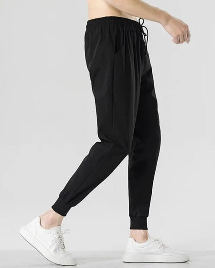 Sportowe dresy męskie wiązane w pasie