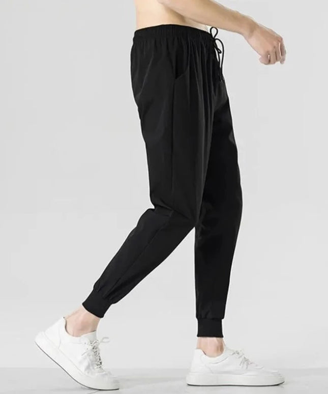 Sportowe dresy męskie wiązane w pasie