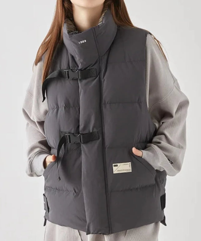 Kamizelka damska oversize z ozdobnym zapięciem