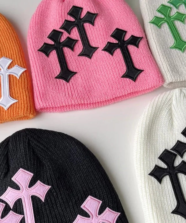 Czapka damska z motywem krzyży