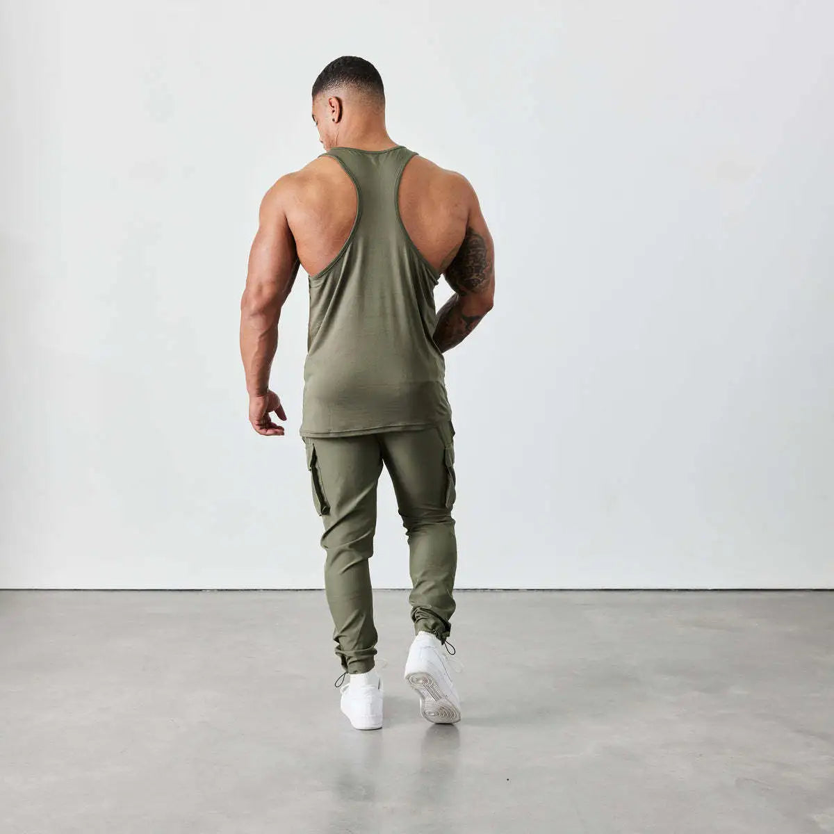Sportowa koszulka męska typu tank top
