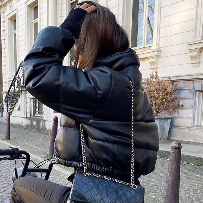 Damska kurtka zimowa z efektem sztucznej skóry