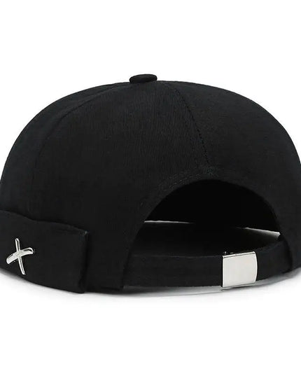 Czapka męska z regulacją wielkości i srebrnym znaczkiem