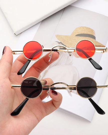 Męskie okulary przeciwsłoneczne z małymi i okrągłymi szkłami