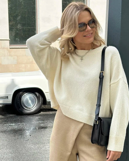 Modny sweter damski o klasycznym kroju