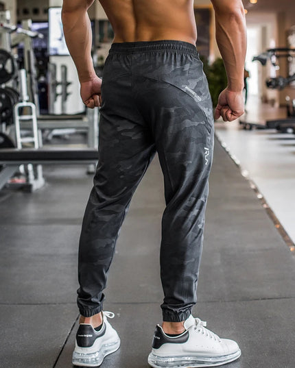 Sportowe dresy męskie dopasowane i elastyczne ze wzorem moro