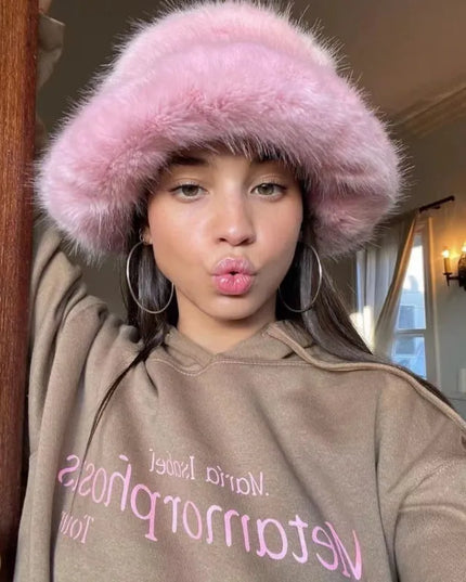 Czapka damska typu bucket z ociepleniem