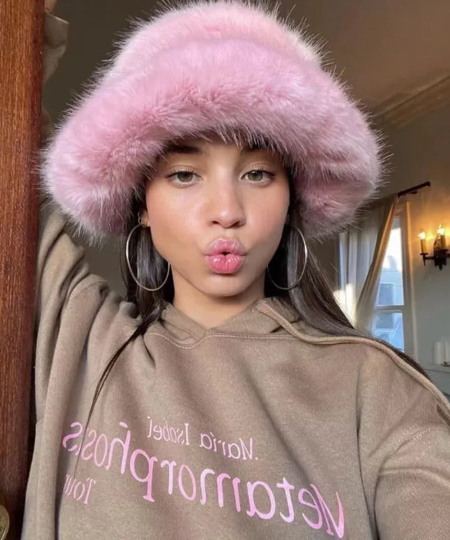 Czapka damska typu bucket z ociepleniem