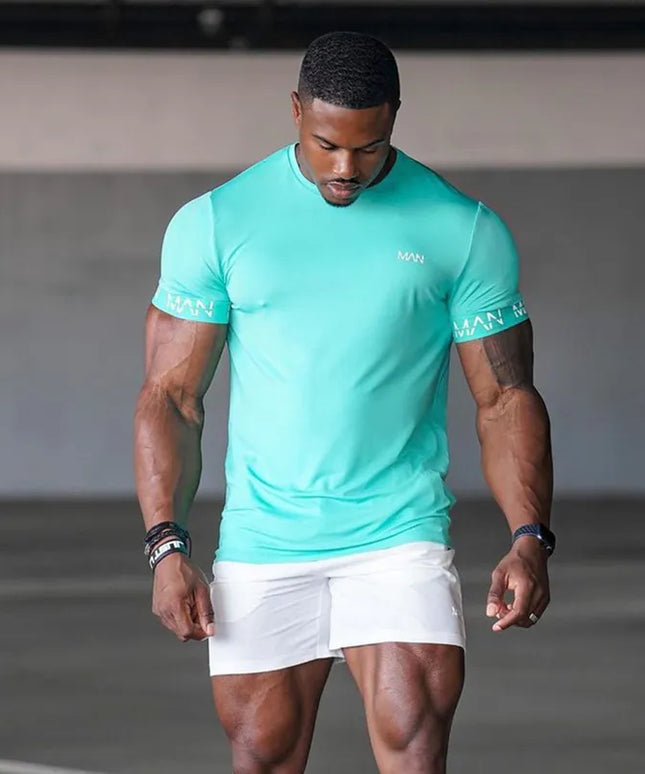 Sportowa koszulka męska z szybkoschnącego materiału