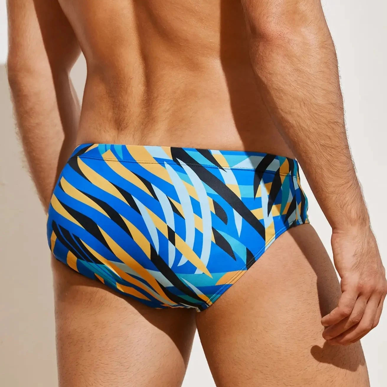 Męskie slipy kąpielowe z kolorowymi motywami