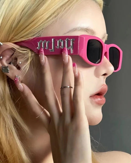 Damskie okulary przeciwsłoneczne w stylu retro z napisem