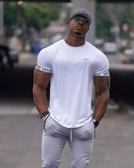 Sportowa koszulka męska z szybkoschnącego materiału