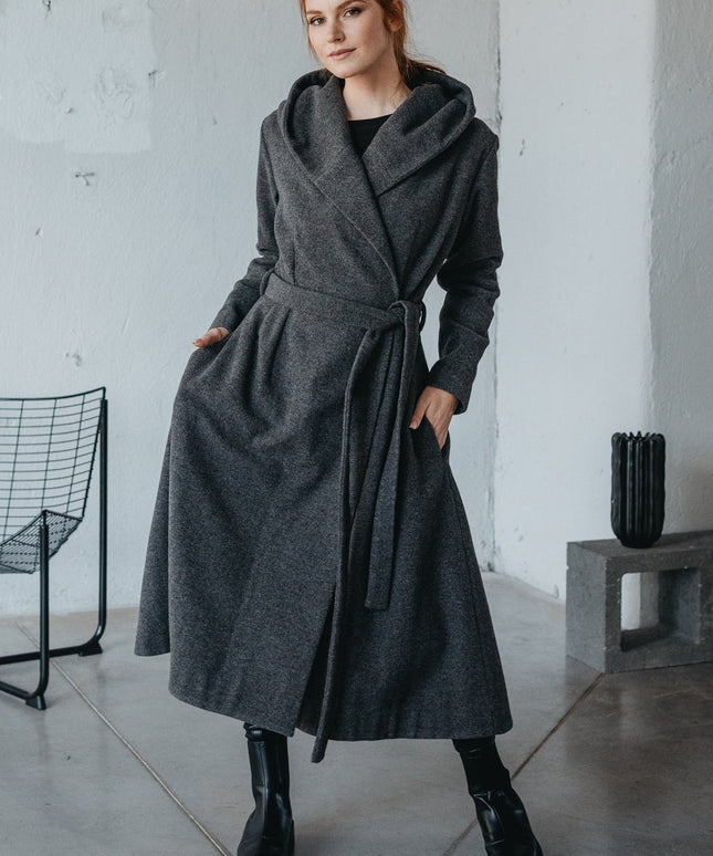 Damski płaszcz zimowy wiązany w talii — elegancki wrap coat
