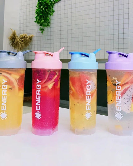 Shaker do odżywek z kulką mieszającą – bidon treningowy