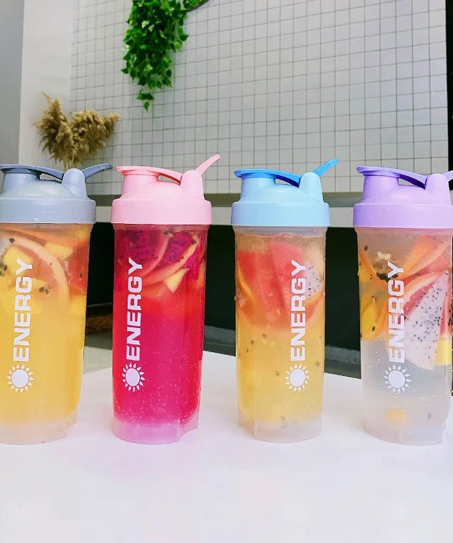 Shaker do odżywek z kulką mieszającą – bidon treningowy