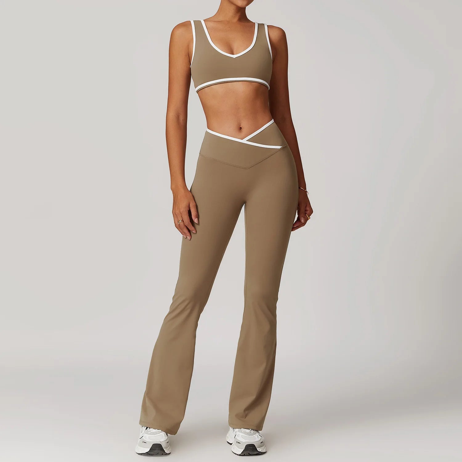 Długi set na jogę i pilates z białą lamówką - krótki top