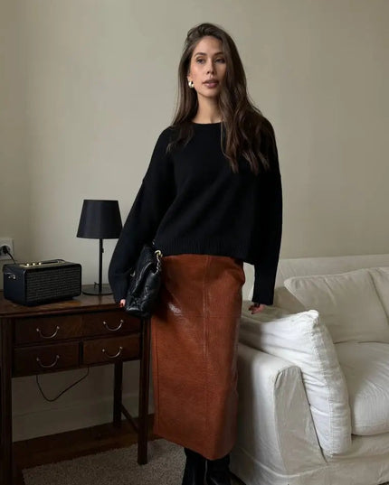 Modny sweter damski o klasycznym kroju