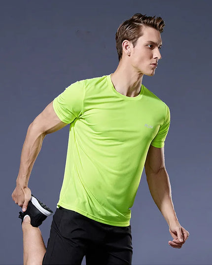 Sportowy komplet męski z koszulką i spodenkami 2w1