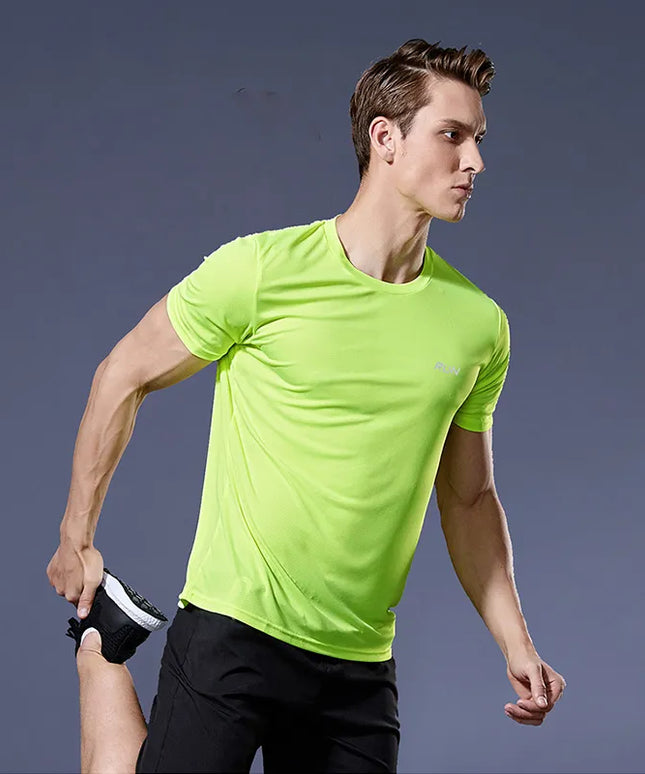 Sportowy komplet męski z koszulką i spodenkami 2w1