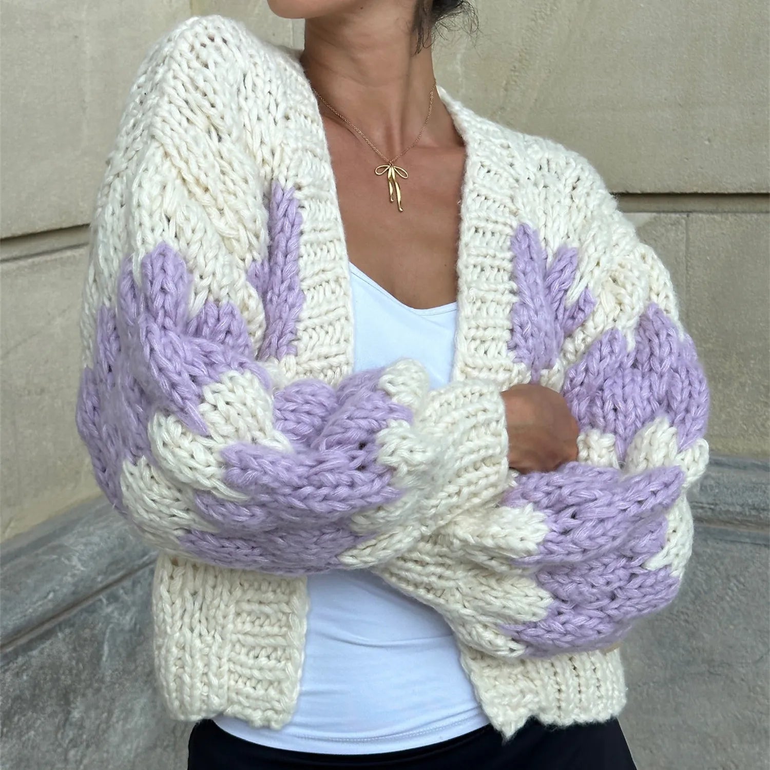 Kolorowy sweter damski oversize z grubym splotem – modny kardigan z długim rękawem