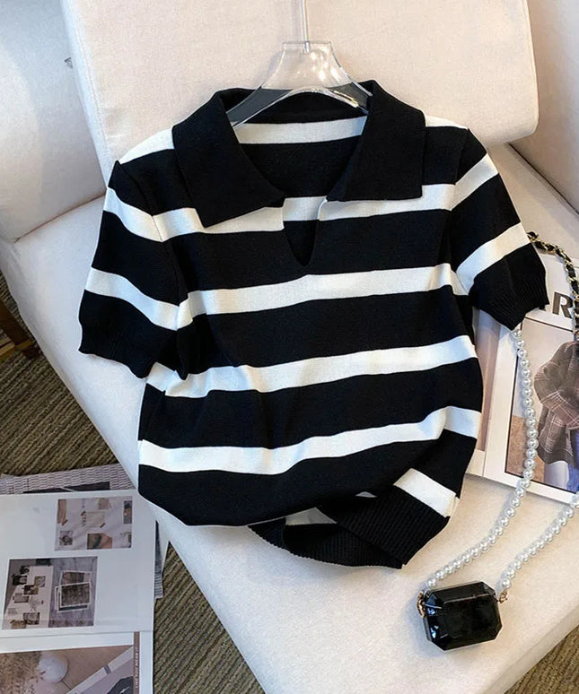 Damski sweter polo z krótkim rękawem w paski o eleganckim kroju