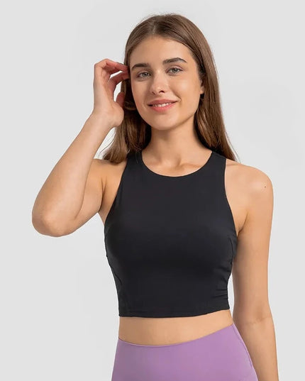 Sportowy top damski na grubszych ramiączkach o dopasowanym kroju
