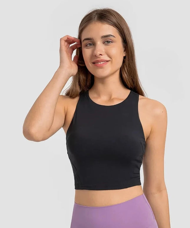Sportowy top damski na grubszych ramiączkach o dopasowanym kroju