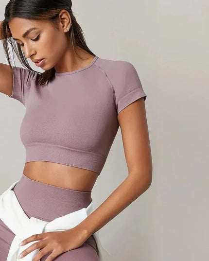 Modny damski top sportowy z krótkim rękawem