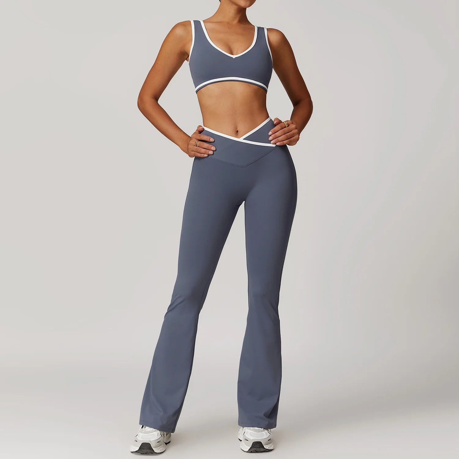 Długi set na jogę i pilates z białą lamówką - krótki top
