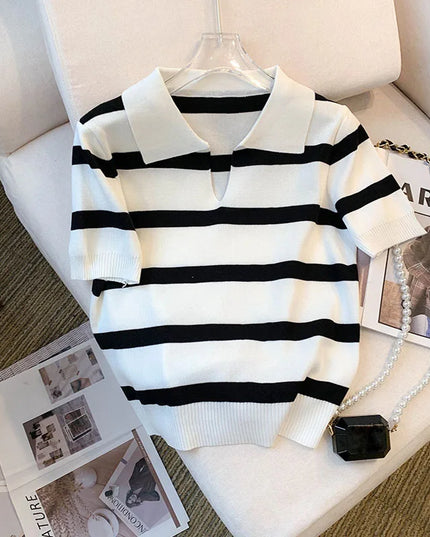 Damski sweter polo z krótkim rękawem w paski o eleganckim kroju