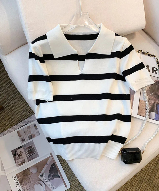 Damski sweter polo z krótkim rękawem w paski o eleganckim kroju