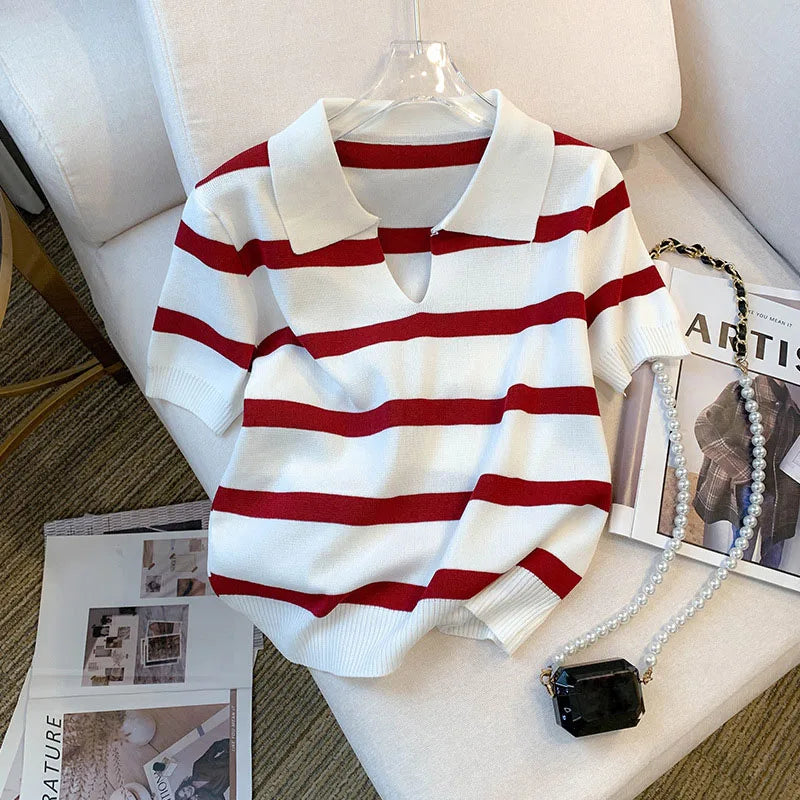 Damski sweter polo z krótkim rękawem w paski o eleganckim kroju