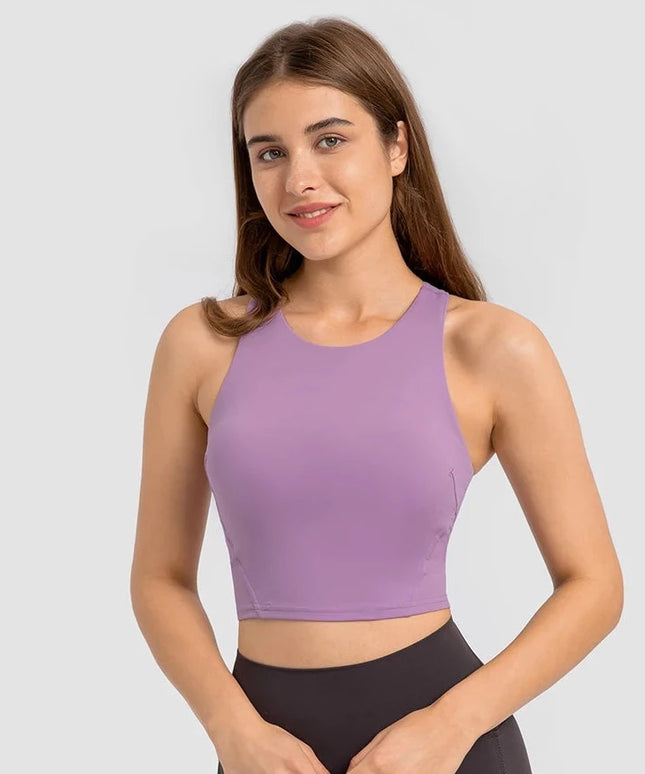 Sportowy top damski na grubszych ramiączkach o dopasowanym kroju