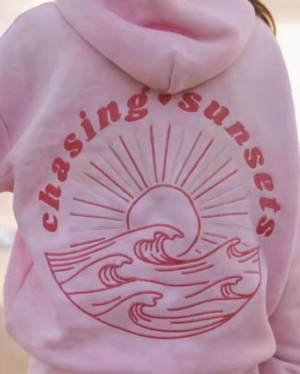 Damska bluza z kapturem i aplikacją na tyle