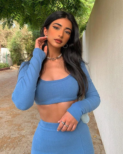 Komplet damski z prążkowanego materiału - top i spódnica mini