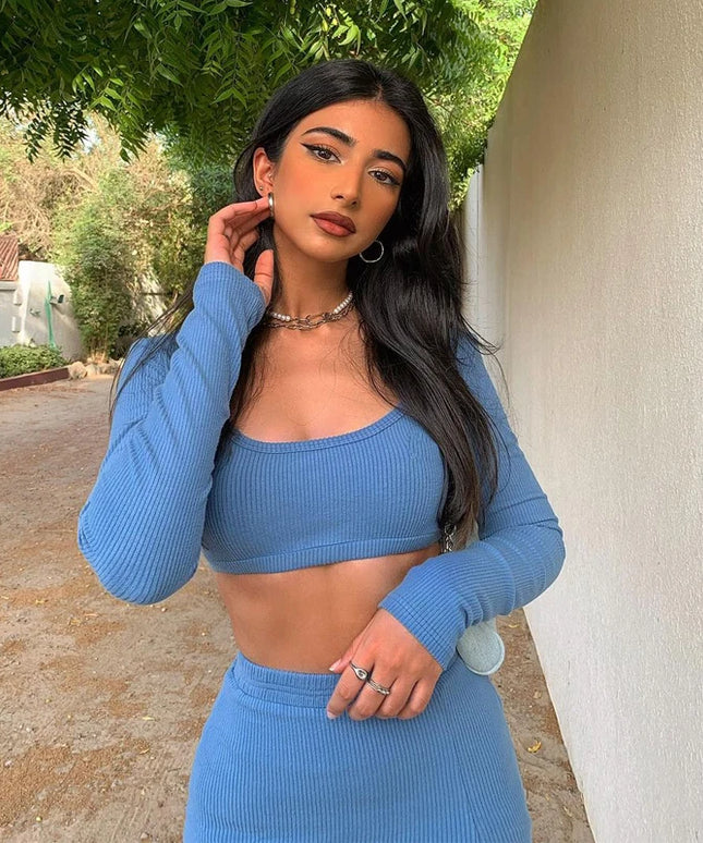 Komplet damski z prążkowanego materiału - top i spódnica mini