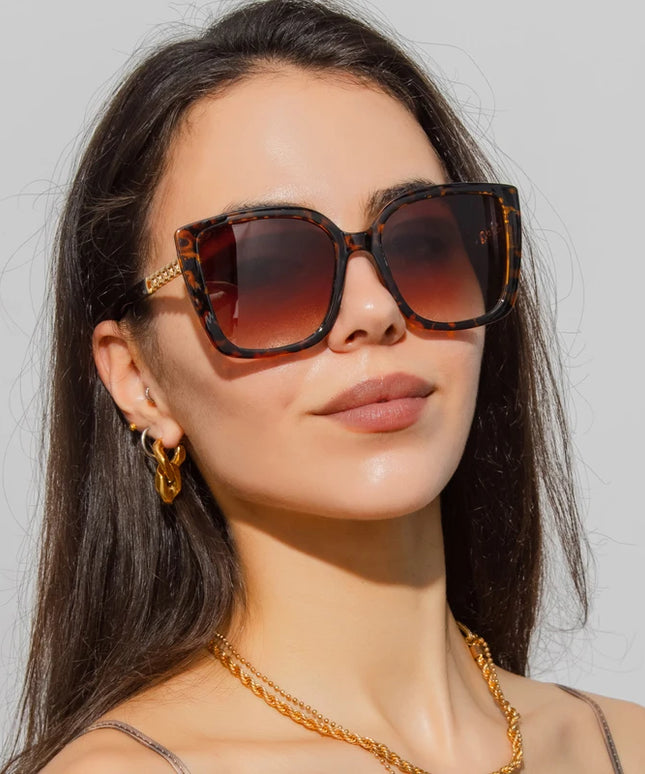 Damskie okulary przeciwsłoneczne z dekoracyjnymi zausznikami