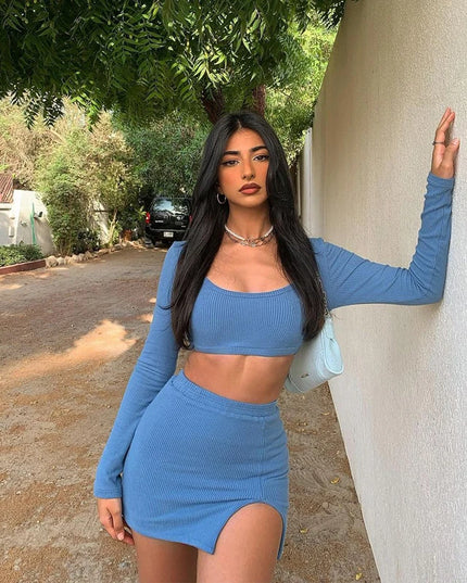 Komplet damski z prążkowanego materiału - top i spódnica mini