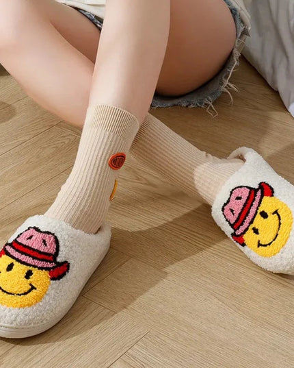 Klapki zimowe z kolorowym motywem