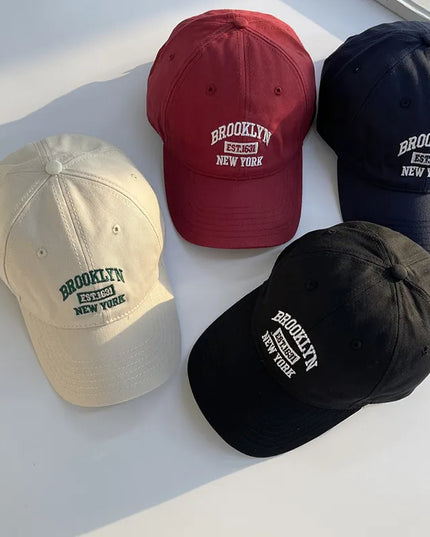 Czapka unisex z daszkiem i napisem