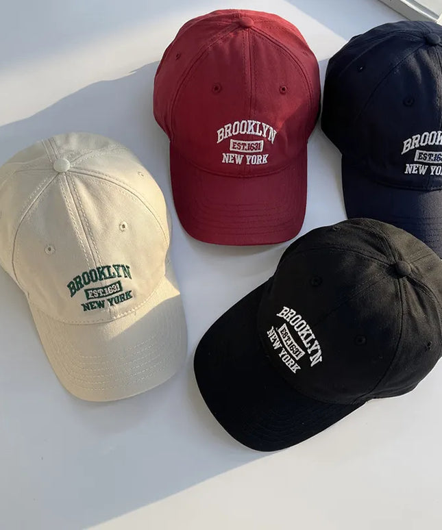 Czapka unisex z daszkiem i napisem