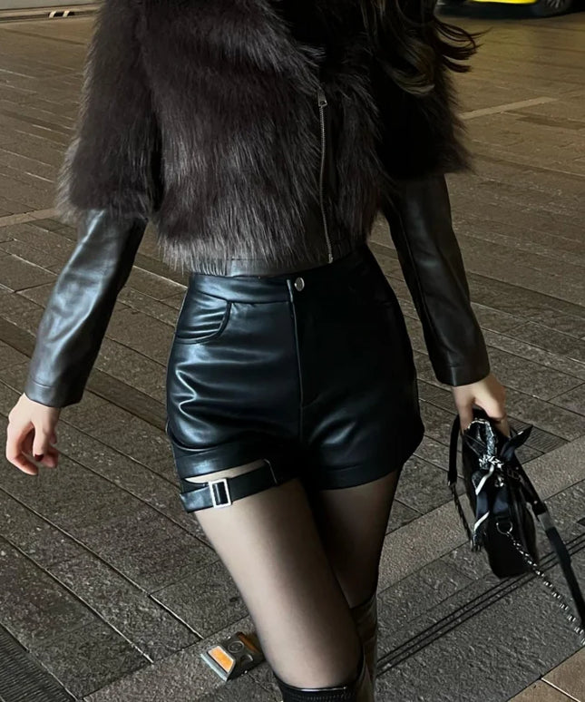 Damskie szorty z imitacji skóry z dodatkowym paskiem na nogę