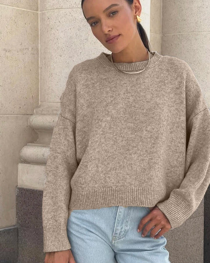 Modny sweter damski o klasycznym kroju