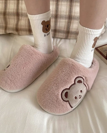 Klapki futrzane z motywem misia