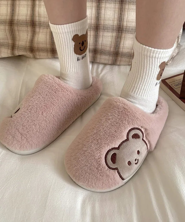 Klapki futrzane z motywem misia