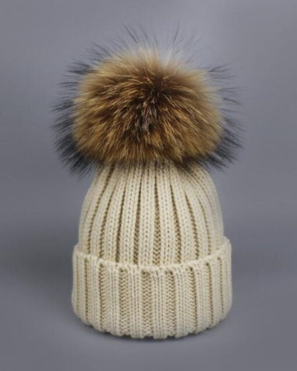Czapka damska z pomponem